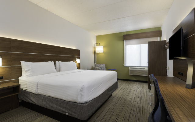 Holiday Inn Express & Suites Charlotte Arpt-Belmont by IHG