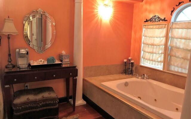 Historic Michabelle Inn