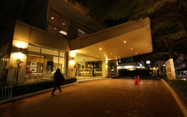 The Royal Bee Apart Hotel