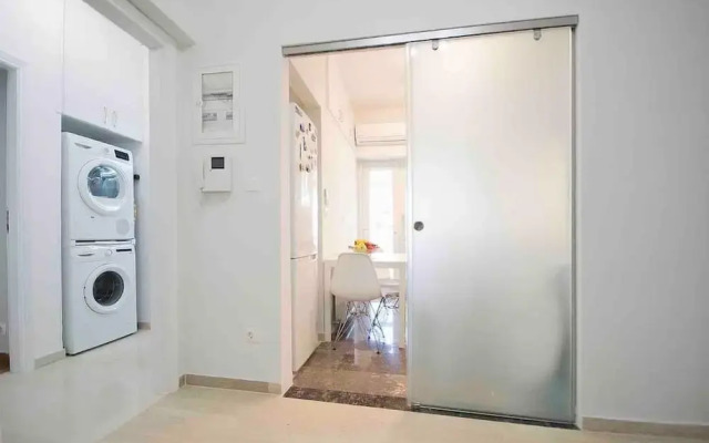 Alkuoni lux Flat at P Faliro