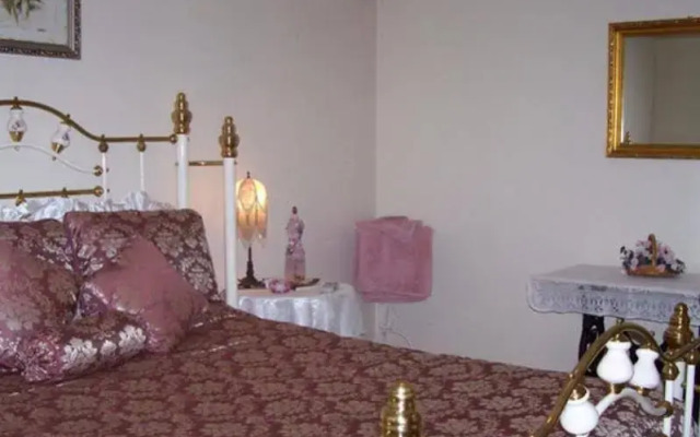 Cottage on Tottenham