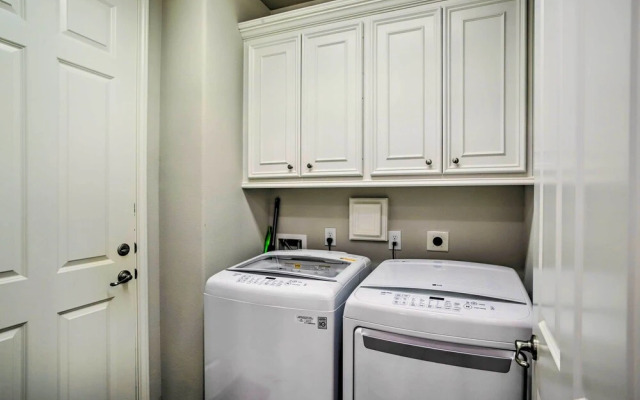 Modern Houston Townhome Near The Woodlands