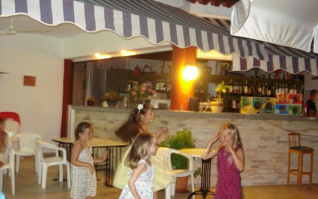 Chrysoula Hotel & Apartments