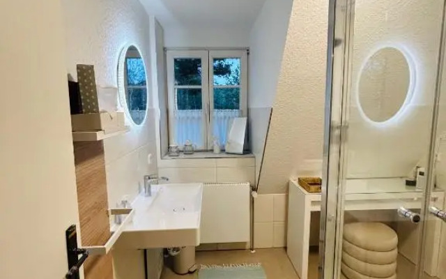 Maisonette-Fewo unter Reet, 50m zum Meer, Strandidyll Zingst