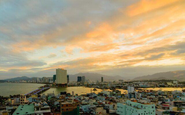 Tam Quy Hotel by OYO Rooms