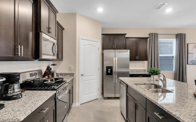 7 Bedroom/ 5 Bathroom Solterra (7599 OL), Davenport, US