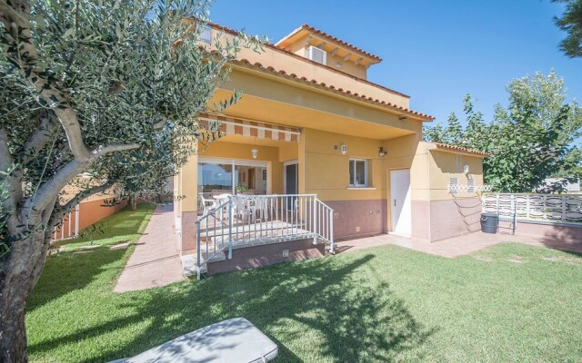 House Oliva 2 Km From The Beach (R76)