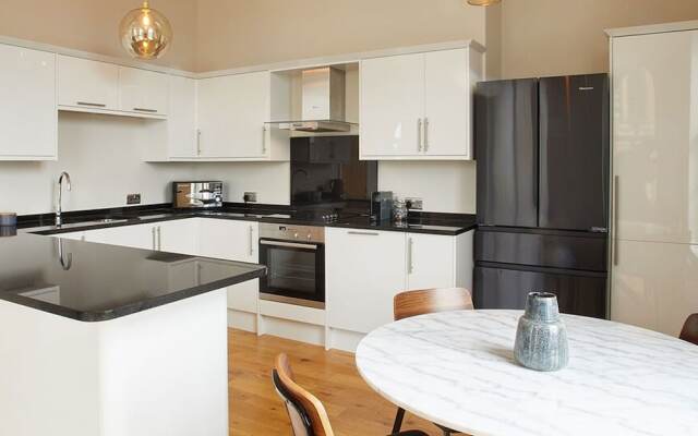 Host Stay Artsbank Apartment