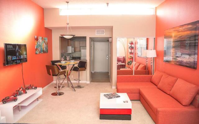 HOLYWOOD HILLS Studio !!!