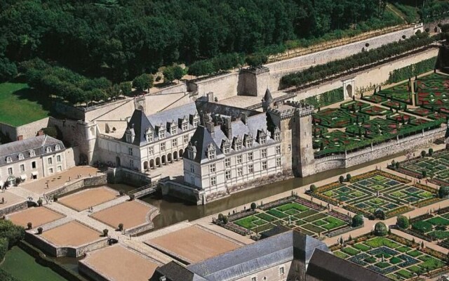 Apartment with balcony or terrace in the wooded Loire Valley