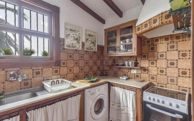 Rural House Los Orovales with Terrace and Parking