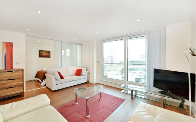 Sublime St. George Wharf Apt. in Vauxhall