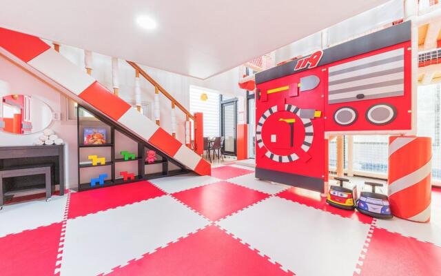 Gapyeong Mountain High Kids Poolvilla