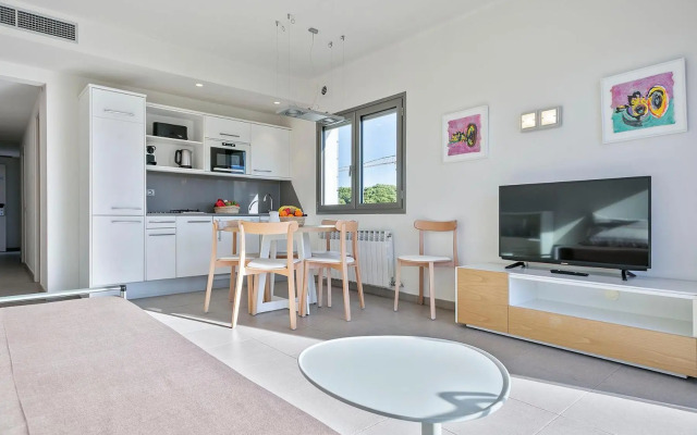 Castellmar Apartments