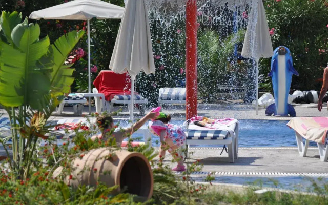 Matina Pefkos Aparthotel