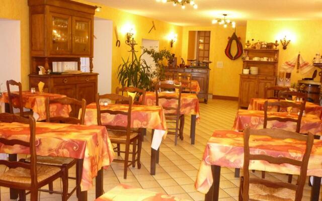 Hôtel Les Voisins Beaucemaine