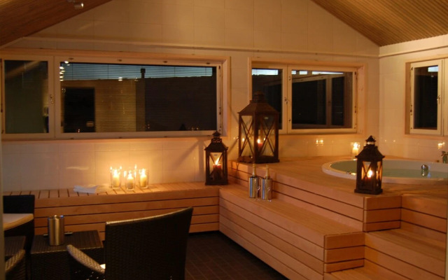 Levi Suites Unna Mànnu