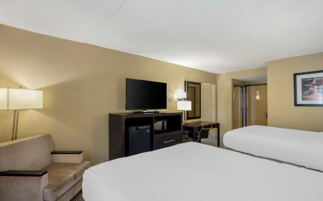 Capital Plaza Inn & Suites Harrisburg