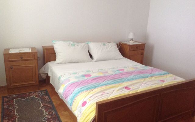 Apartment Bila - 15m from the sea: A1 Tisno, Island Murter