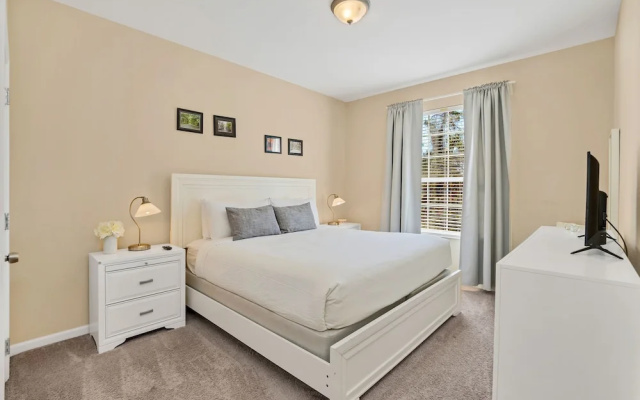 4024 Breakview Drive #208