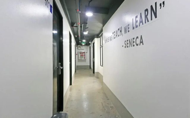 MyTown Madrid, Classy Hostel Bunkbeds Makati Metro Manila