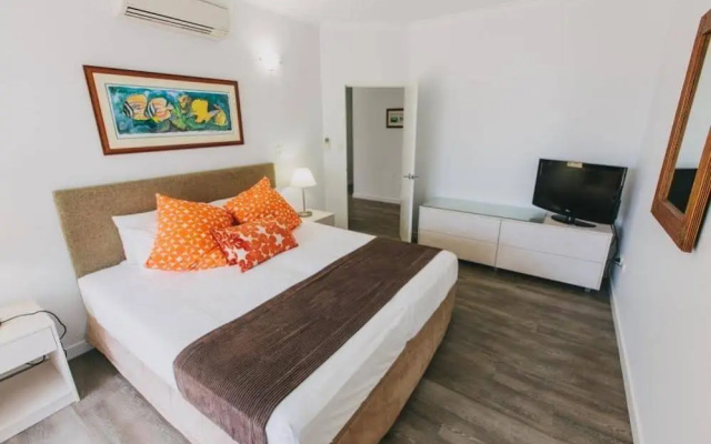 On the Beach 321 – Guest Rooms – Port Douglas