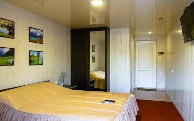 Iskander Hotel