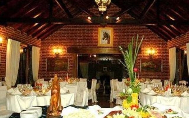 Los Nobles Hostal de Bosque
