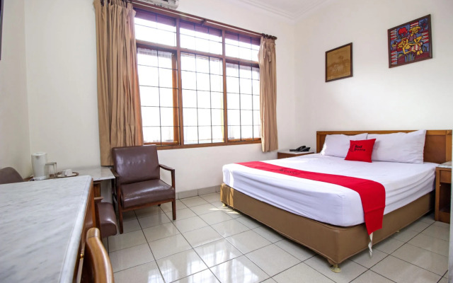 Residences by RedDoorz near Rumah Mode