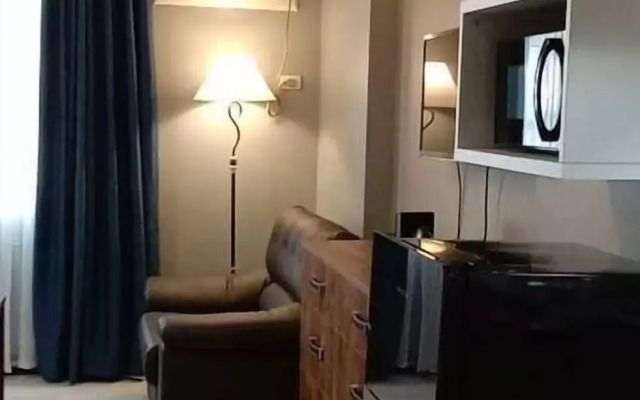 101 Newport Condo Across the Airport