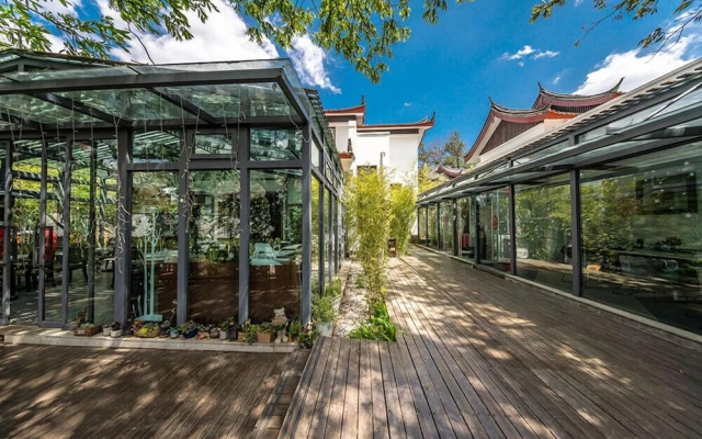 Leliving Butterfly Resort Lijiang