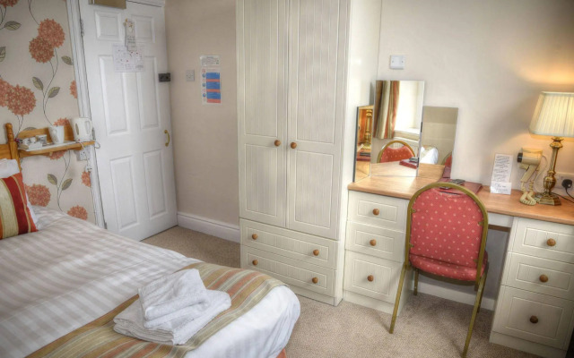 Lion Hotel and Studio Apartments