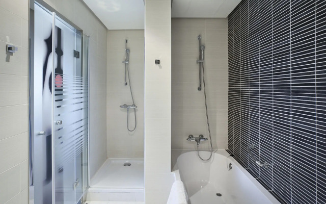 Отель ILUNION Atrium