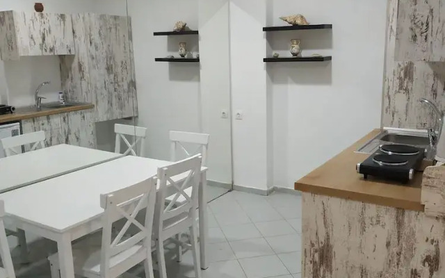 Super Economy Studio Located On the Ground Floor No Balcony