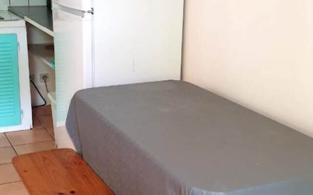 Studio in Saint-pierre, With Enclosed Garden and Wifi
