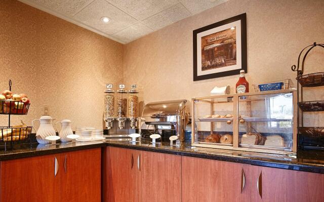 Best Western Plus Burlington Inn & Suites