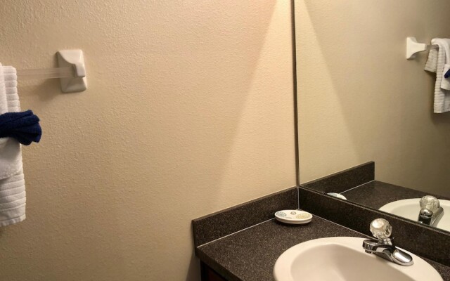 Four Bedroom Pool Home - 150 EP - Vusa