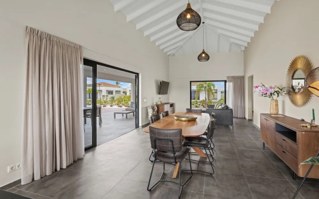 Villa Amber with pool at mambo beach
