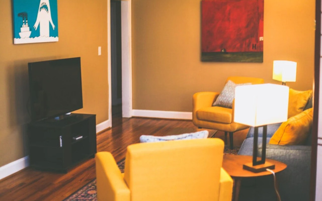 Woodbine Charmer 12 min to Downtown Nashville!