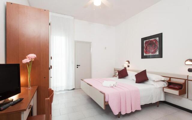 Hotel Joli