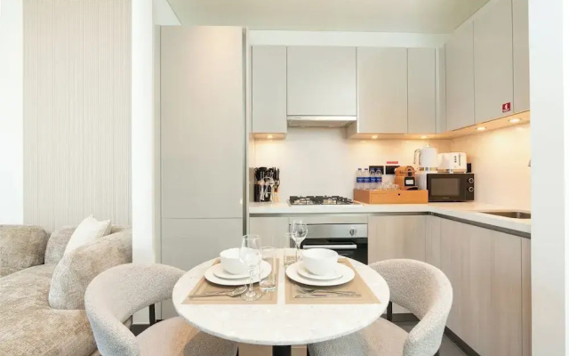 PVH - Stylish 1BR with Study - The Crest