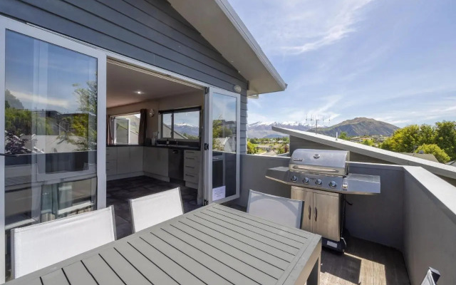 KING99 - Wanaka Views on King