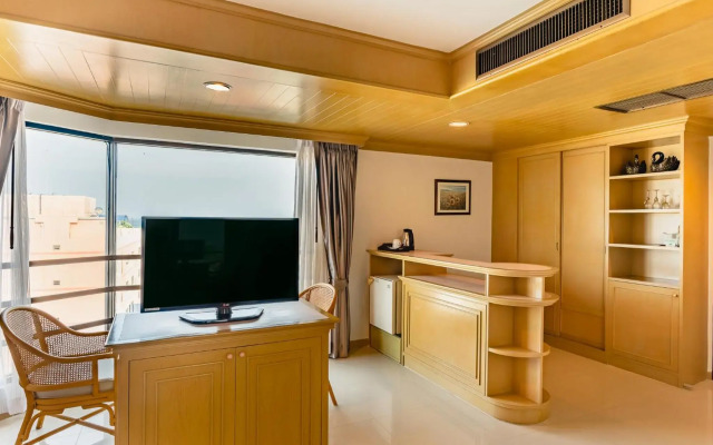 City Beach Resort