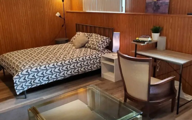 Colline-Single Room- Self Check-In