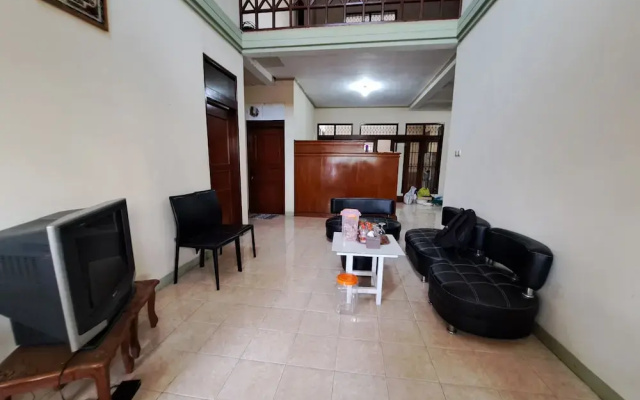 OYO 94417 Putridapisa Guest House