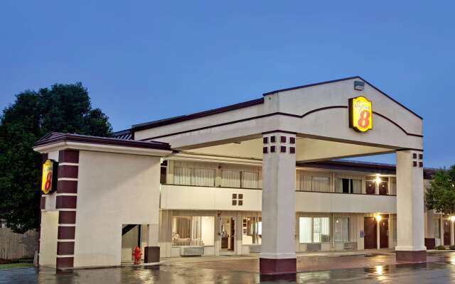 Super 8 by Wyndham Oklahoma/Frontier City