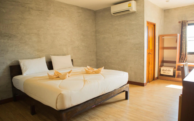 Boonme Heritage Hotel (SHA Extra Plus)