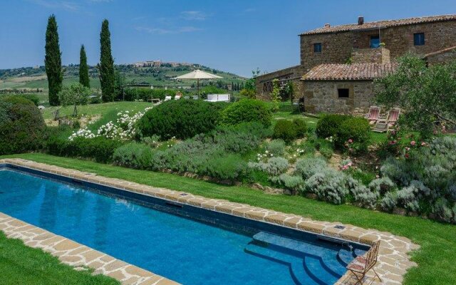 Villa Pienza, Val dOrcia luxury accommodation with pool and Ac for 12 persons