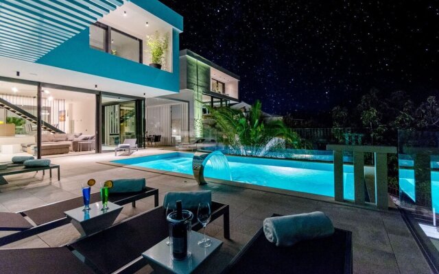 Luxury Villa Complex Pax & Vitae With Heated Infinity Pools, 16 Sleeps