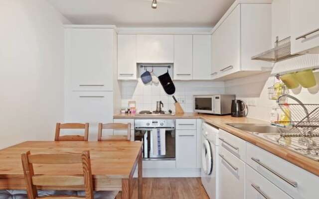 Spacious 2bdr Apt for 4p, Near Trendy Hackney